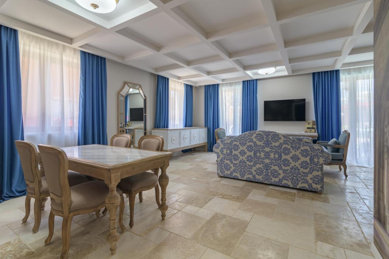 Villas For 4 Or 6 Adults In Therma Village คราเนโว ภายนอก รูปภาพ