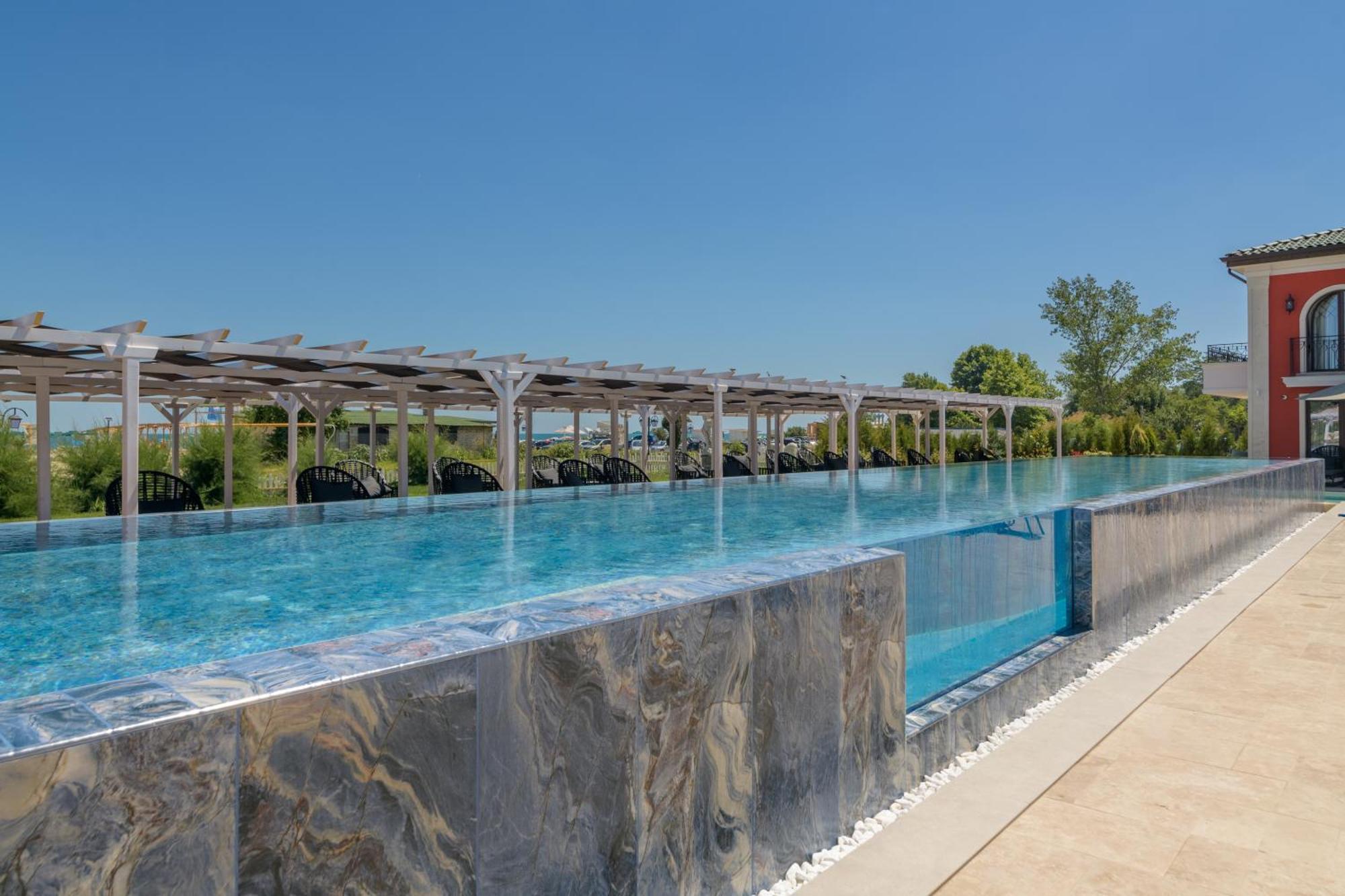 Villas For 4 Or 6 Adults In Therma Village คราเนโว ภายนอก รูปภาพ