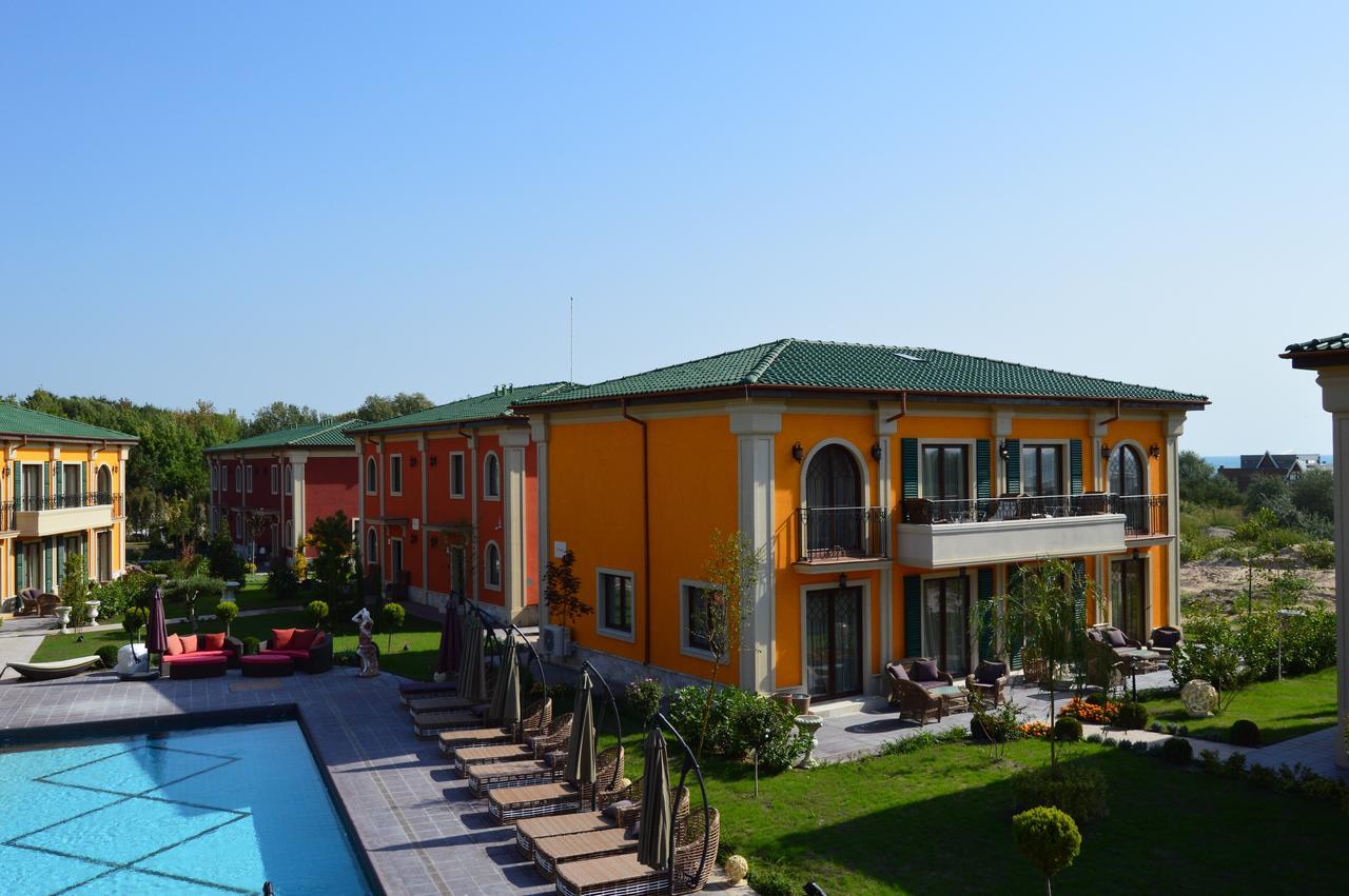 Villas For 4 Or 6 Adults In Therma Village คราเนโว ภายนอก รูปภาพ